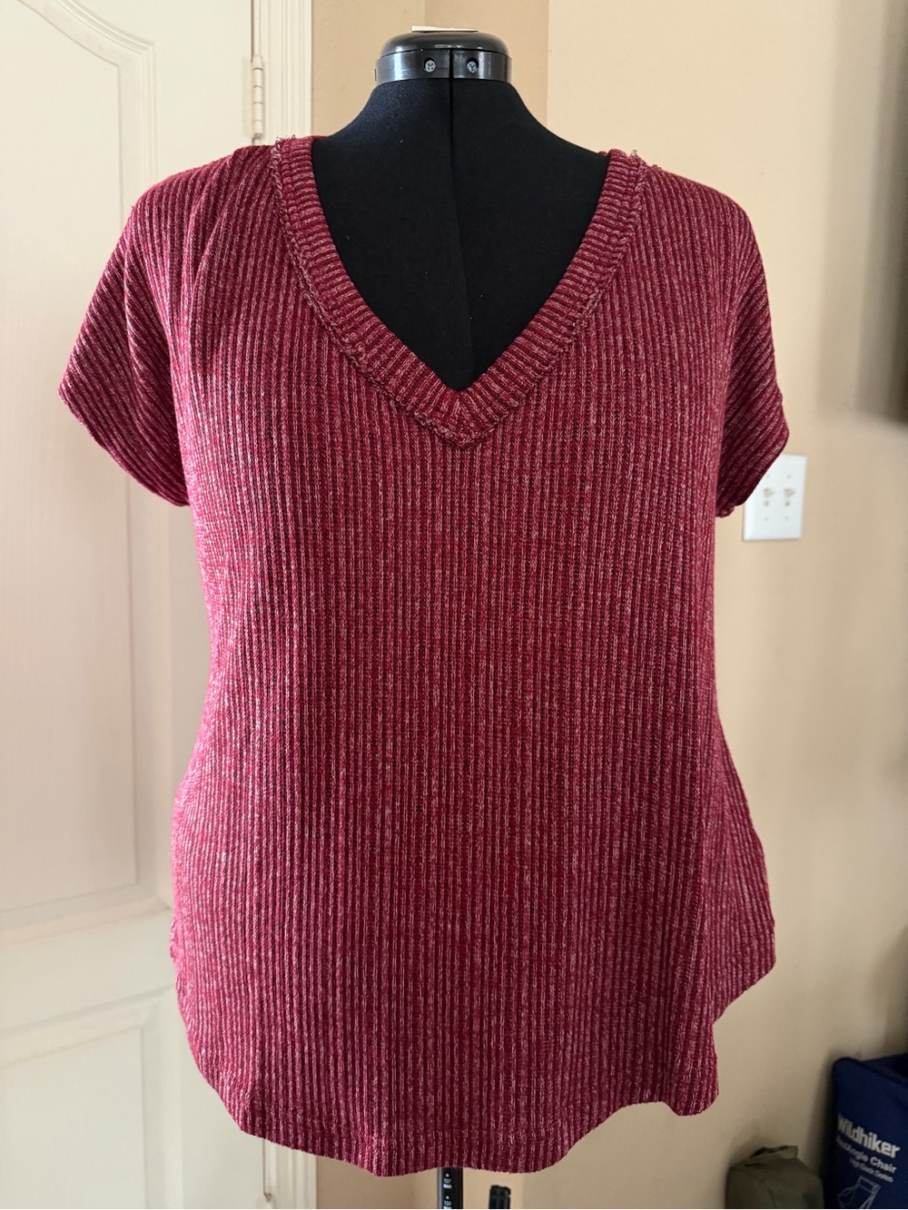 Women’s V-Neck Ribbed Knit Top in Burgundy Size 2X